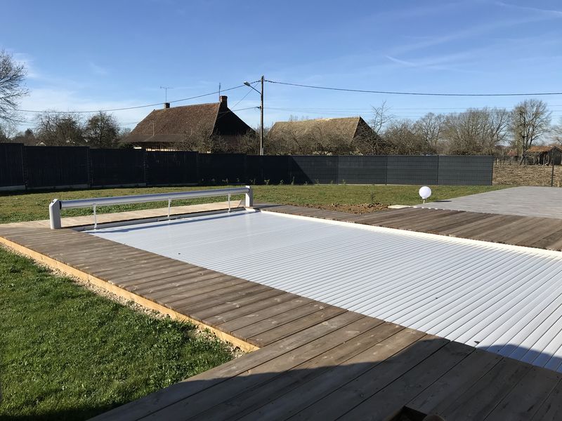 Plage piscine en bois